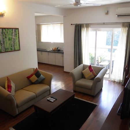 Justa Off Mg Road Hotel Bangalore Buitenkant foto