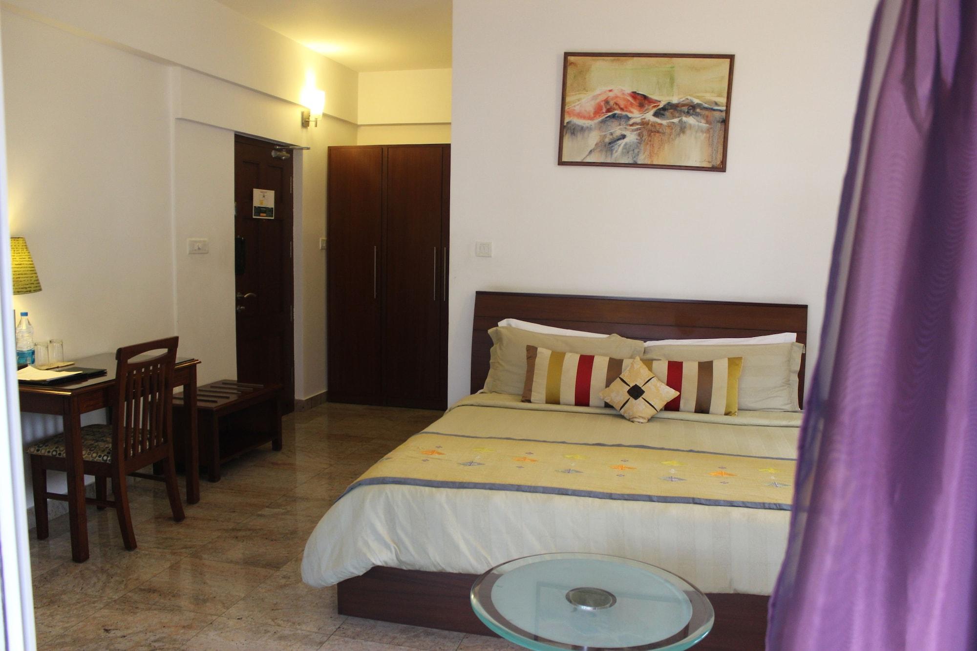 Justa Off Mg Road Hotel Bangalore Buitenkant foto