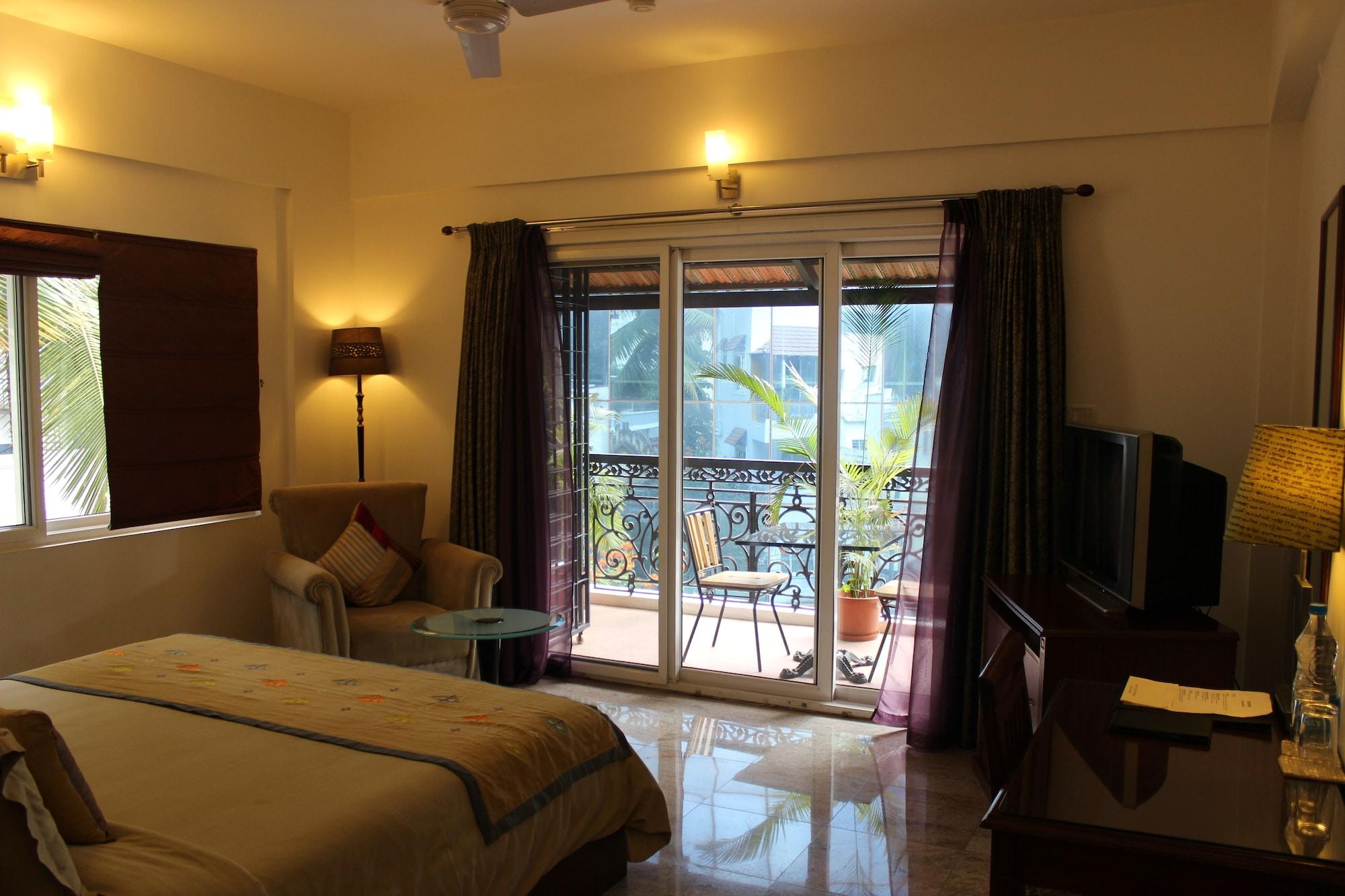 Justa Off Mg Road Hotel Bangalore Buitenkant foto
