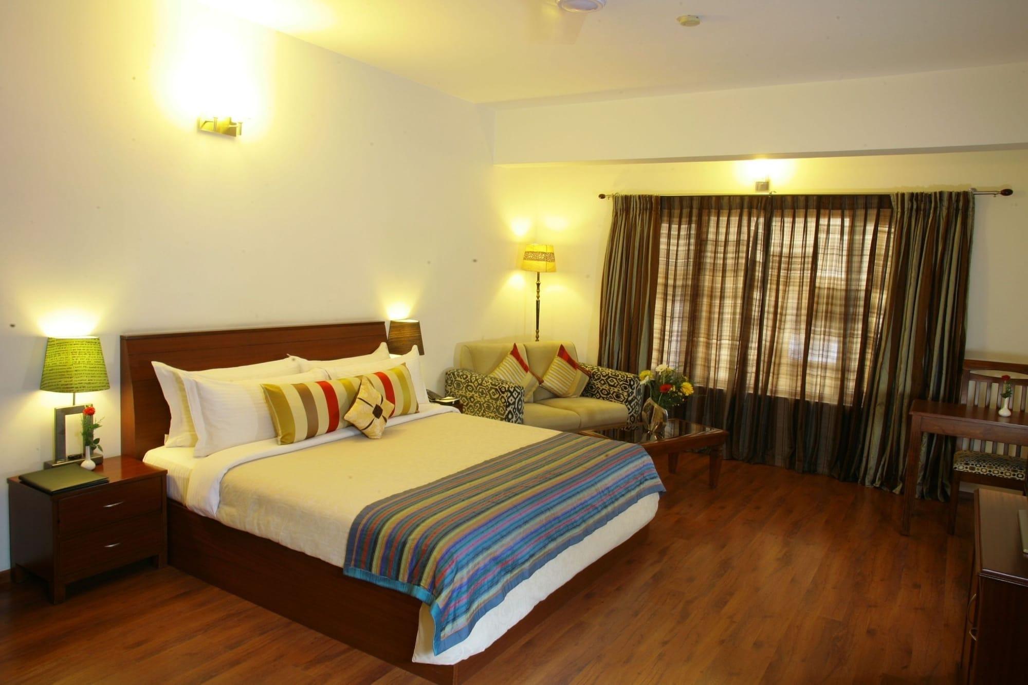 Justa Off Mg Road Hotel Bangalore Buitenkant foto