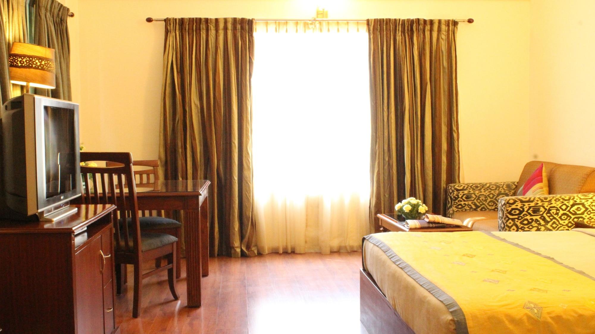 Justa Off Mg Road Hotel Bangalore Buitenkant foto