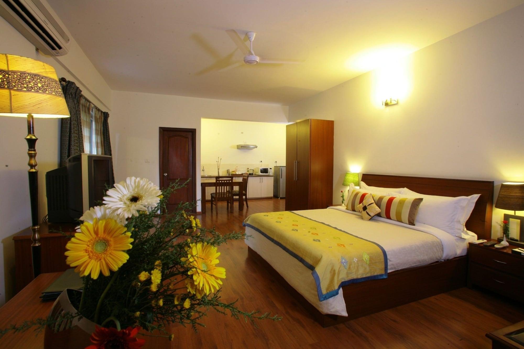 Justa Off Mg Road Hotel Bangalore Buitenkant foto