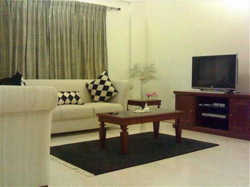 Justa Off Mg Road Hotel Bangalore Kamer foto