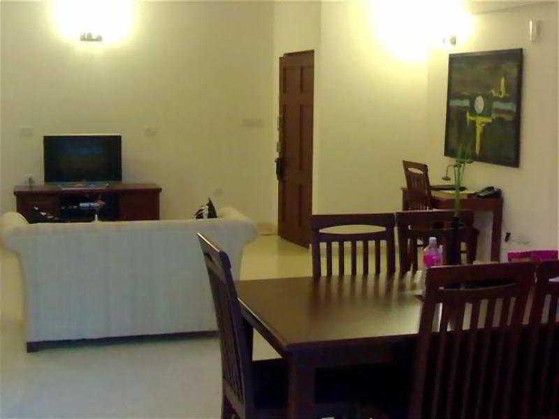 Justa Off Mg Road Hotel Bangalore Kamer foto