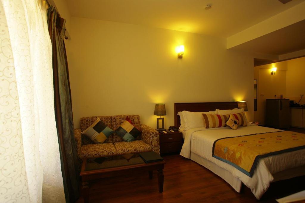 Justa Off Mg Road Hotel Bangalore Buitenkant foto