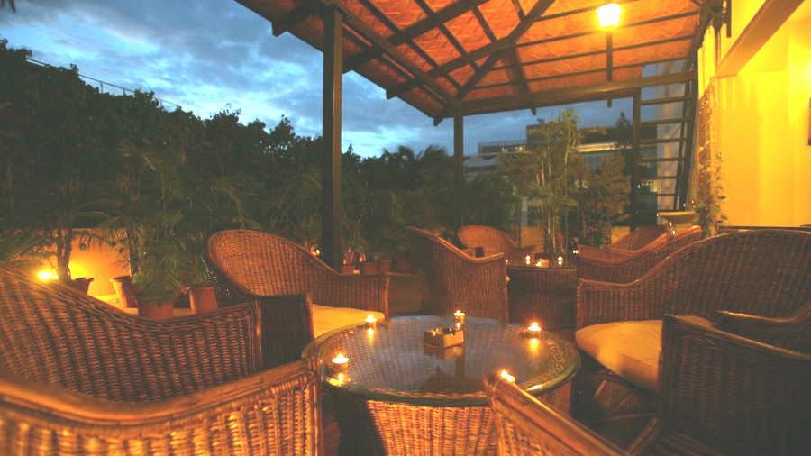 Justa Off Mg Road Hotel Bangalore Buitenkant foto