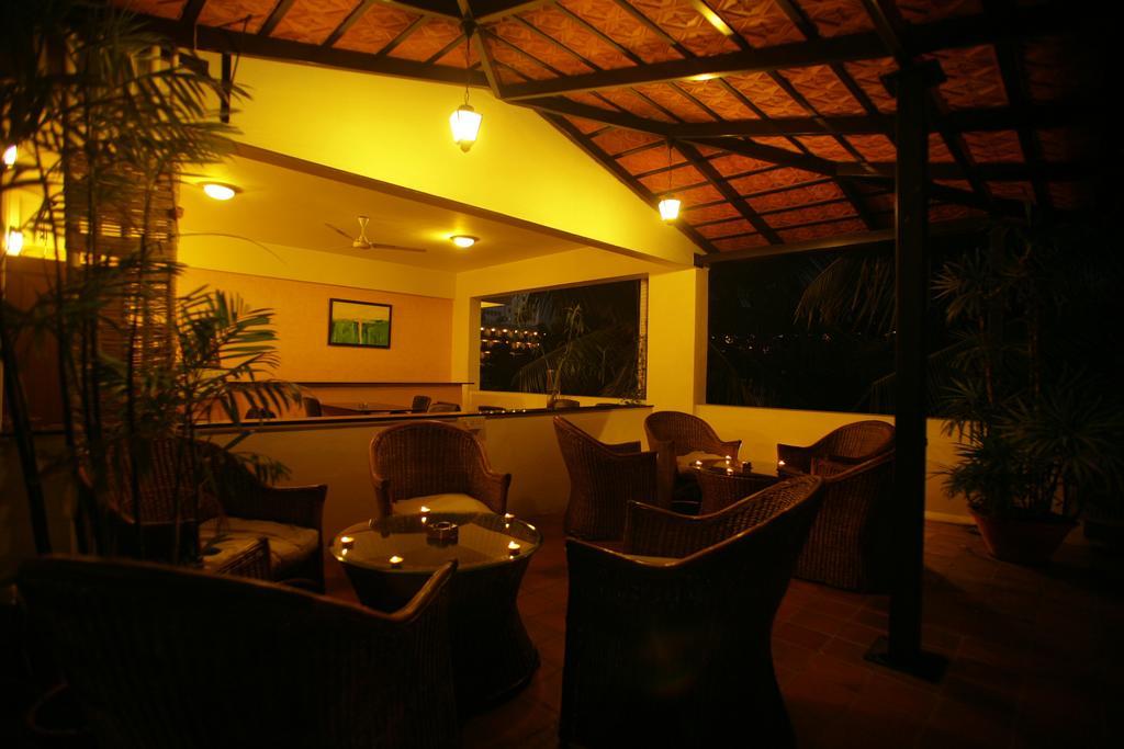 Justa Off Mg Road Hotel Bangalore Buitenkant foto