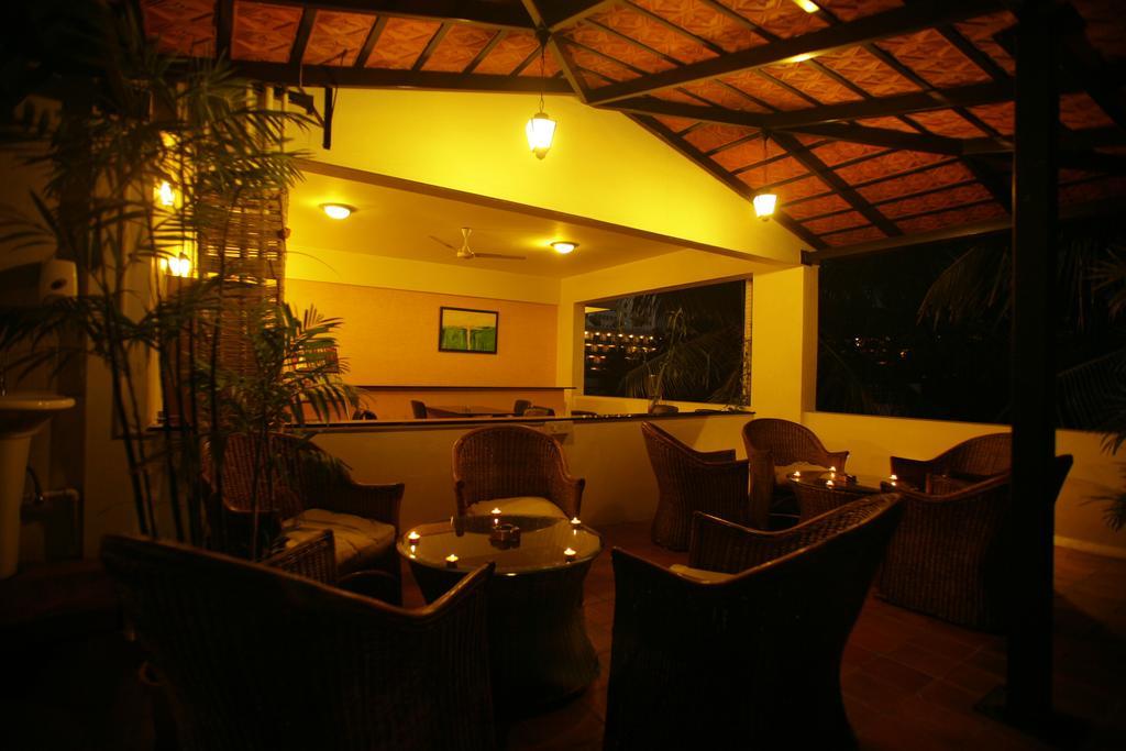Justa Off Mg Road Hotel Bangalore Buitenkant foto