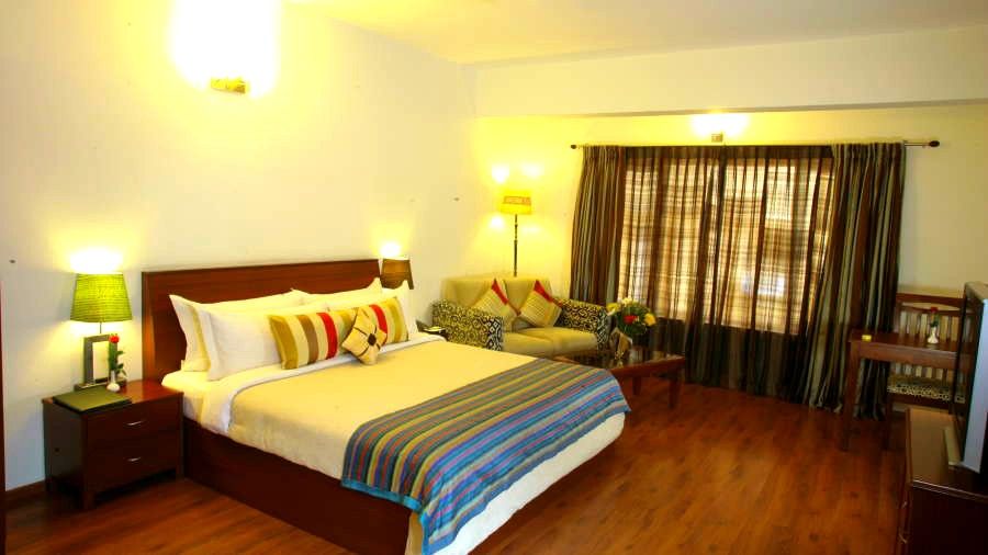 Justa Off Mg Road Hotel Bangalore Buitenkant foto